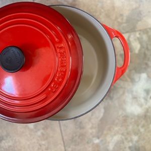 Le Creuset Signature Enameled Cast Iron Round Oven, 2qt - Brand new condition